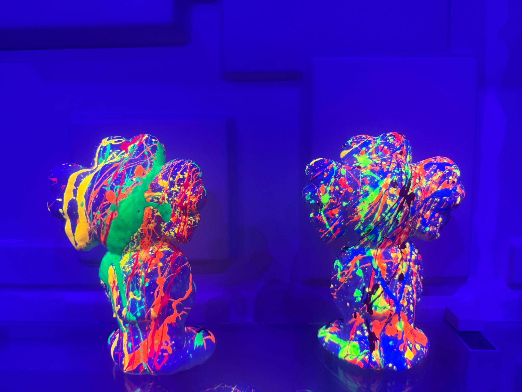 Mini Neon Companion – 7” Blacklight Edition