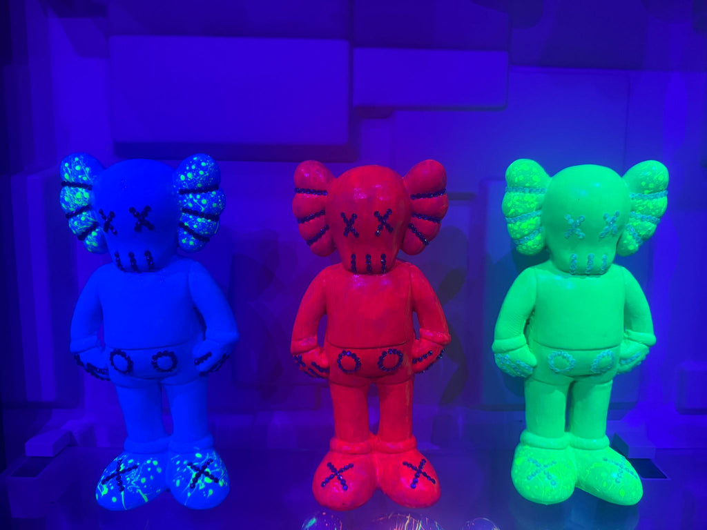 🟢 Neon Trinity Companion – 10” Blacklight Edition
